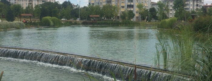 Büyük Atatürk Parkı is one of สถานที่ที่ Ismail ถูกใจ.