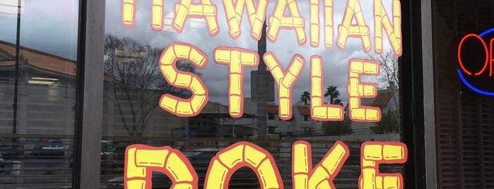 Hawaiian Style Poke is one of สถานที่ที่บันทึกไว้ของ Stacey.