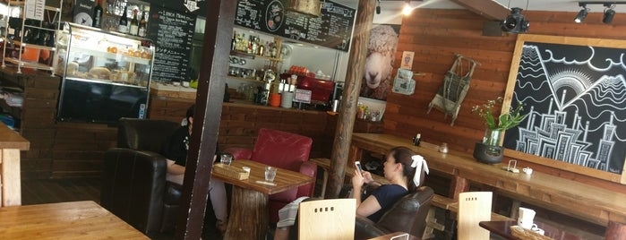 Green Farm Café is one of Lugares favoritos de SV.