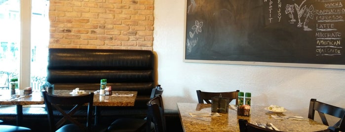Cafe la Bonne Crepe is one of Tempat yang Disukai SV.