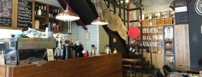 Café Voyage 遊。咖啡 - 幸運閣分店 is one of Tempat yang Disukai SV.