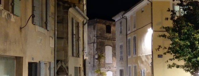 Saint-Rémy-de-Provence is one of Lieux qui ont plu à SV.