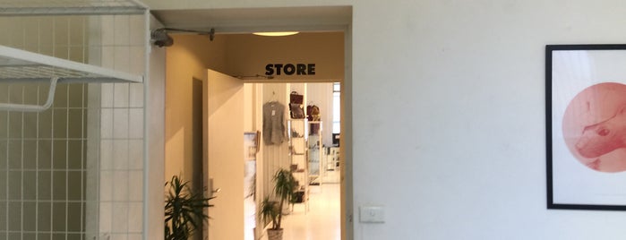 Somewhere Store is one of Tempat yang Disukai Michael.