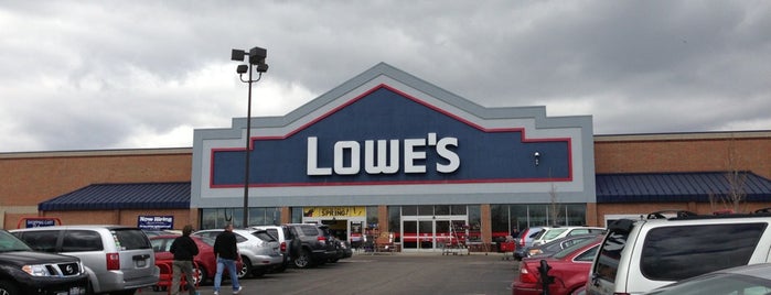 Lowe's is one of Lieux qui ont plu à Andrew.