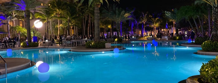 Turnberry Laguna Pool is one of Best of Aventura.