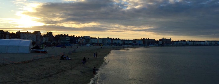 Weymouth Beach is one of Lugares favoritos de Carl.