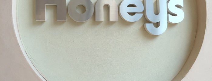 HONEY'S なんばウォーク店 is one of 衣料品・宝飾品店 Ver.3.