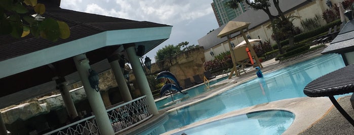 Poolside Waterfront Hotel is one of Places to GO.