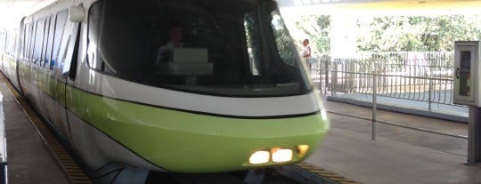 Epcot Monorail Station is one of Locais curtidos por Joey.