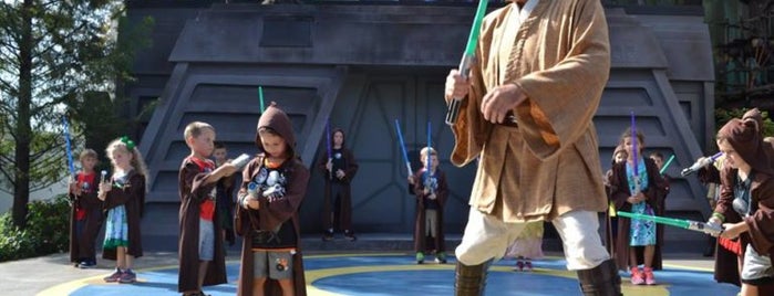 Jedi Training: Trials of the Temple is one of Tempat yang Disukai M..