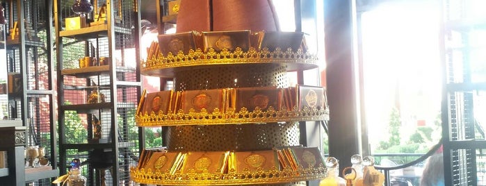 Toothsome Chocolate Emporium and Savory Feast Kitchen is one of M.'ın Beğendiği Mekanlar.