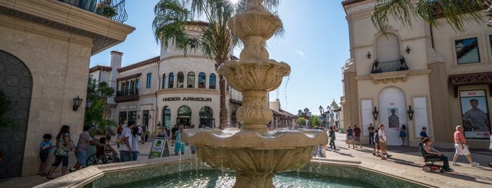 Disney Springs is one of Lugares favoritos de M..