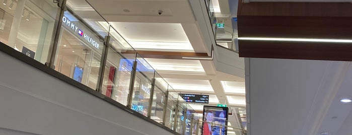 Indooroopilly Shopping Centre Food Court is one of Indro shops.