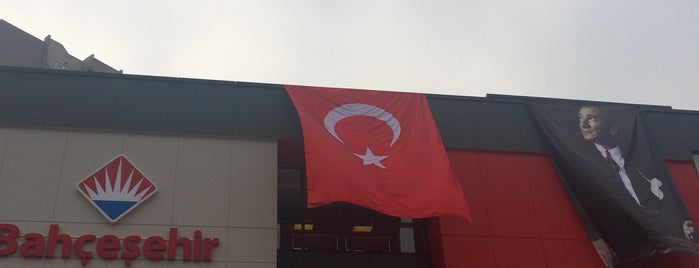 Bahçeşehir Fen Ve Teknoloji Lisesi Ataşehir is one of Locais curtidos por OGÜN.