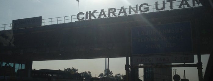 Gerbang Tol Cikarang Utama is one of สถานที่ที่ Hendra ถูกใจ.