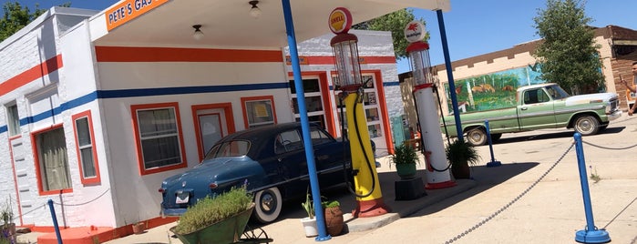 Pete's Gas Station is one of Locais curtidos por Andrew.