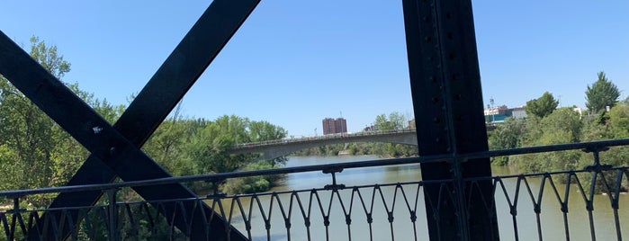 Puente Colgante is one of Puentes de Valladolid.