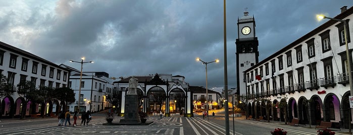 Portas da Cidade is one of Açores.