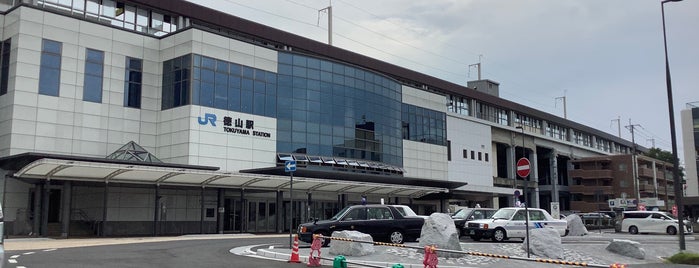 Tokuyama Station is one of 新幹線 Shinkansen.