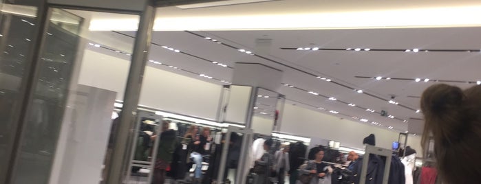 ZARA is one of Davidさんのお気に入りスポット.
