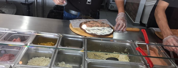 Fogatas Pizza is one of Monterrey.