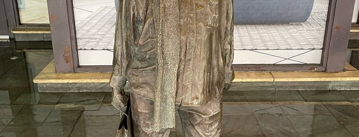 Ignatius J. Reilly Statue is one of NOLA ⚜️.