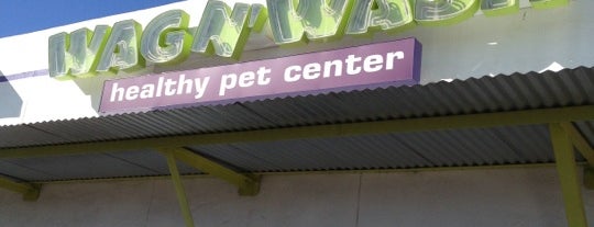 Wag N' Wash Natural Pet Food & Grooming is one of Locais curtidos por Susan.