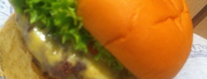 Boardwalk Burgers & Fries is one of Posti che sono piaciuti a Jawharah💎.
