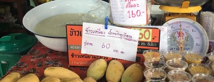 ข้าวเหนียวมะม่วงแม่ทองย้อย is one of ลำพูน, ลำปาง.