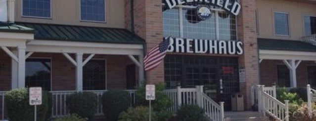 Delafield Brewhaus is one of Tempat yang Disukai Duane.