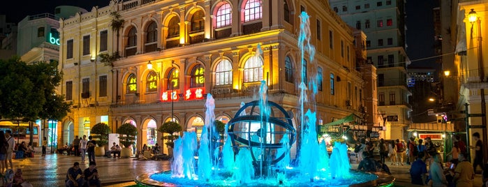 Senado Square is one of Заехать при случае.