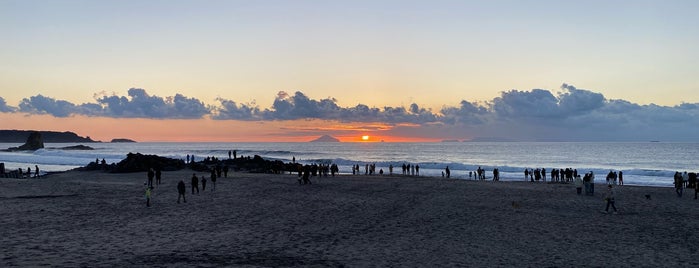 吉佐美大浜海岸 is one of 東京界隈の綺麗げな浜🏖.