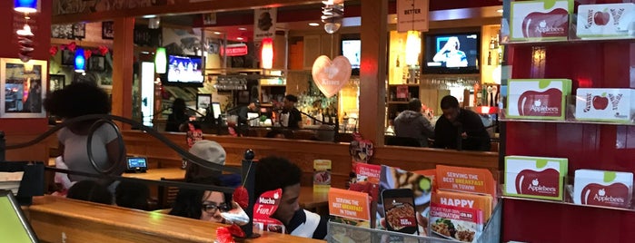 Applebee's Grill + Bar is one of Drinks.