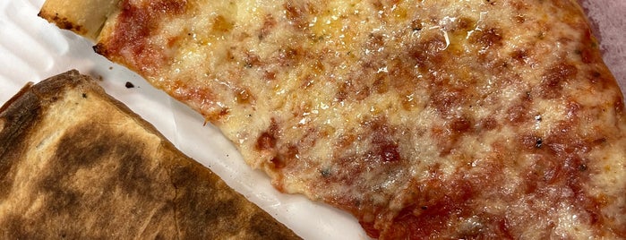 Margari Pizza is one of Posti che sono piaciuti a Anthony.