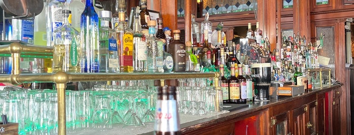 Three Jolly Pigeons is one of bklyn bars need to hit.