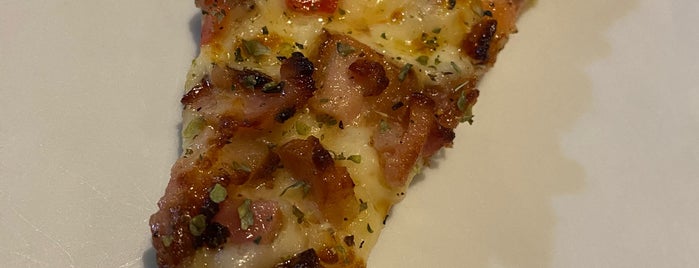 Happen Pizza is one of Padarias, Bares, Restaurantes e Shoppings.