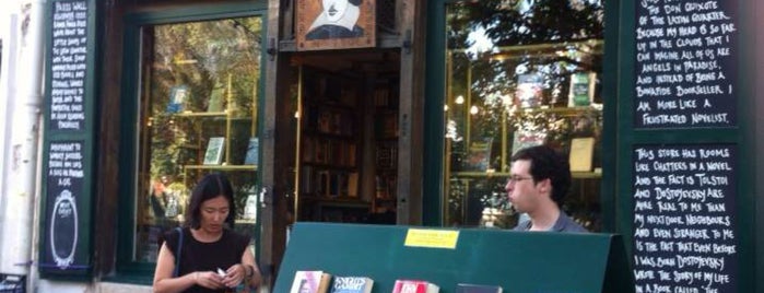 Shakespeare & Company is one of Locais curtidos por Anaïs.