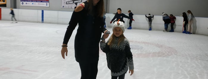Παγοδρόμιο Ice n' Skate is one of สถานที่ที่บันทึกไว้ของ Spiridoula.
