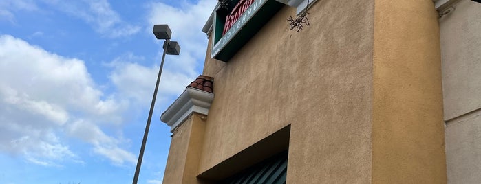 Krispy Kreme Doughnuts is one of Must-visit Food in Union City.