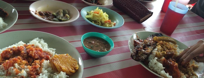 Restoran Ikan Bakar Kak Nah is one of Makan @ Utara,MY #19.