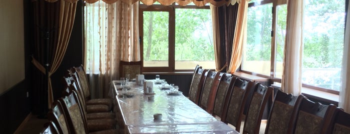 Ana Kür restoranı is one of Lugares favoritos de Miryagub.