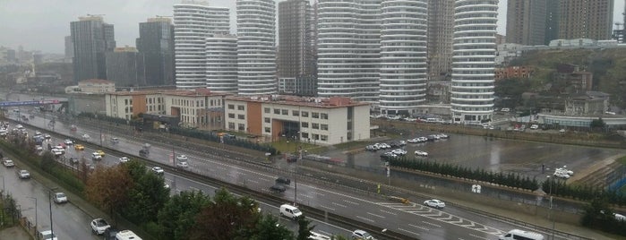 Üsküdar Şeyh Şamil Teknik Ve Endüstri Meslek Lisesi is one of Posti salvati di Şeyma.