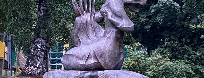 Скульптура «Мелодия» is one of Скульптуры Онежской набережной.