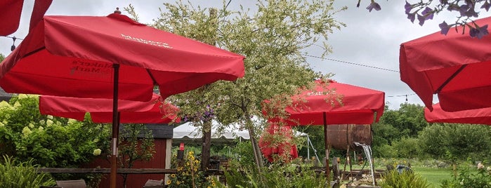 Orchard Bar and Table is one of Tempat yang Disukai Cathy.