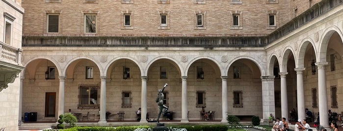 Boston Public Library Courtyard is one of Kavithaさんのお気に入りスポット.