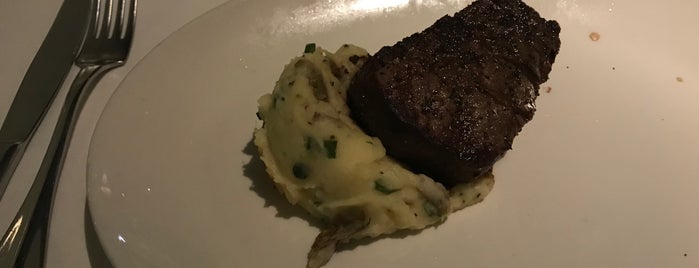 Del Frisco's Double Eagle Steakhouse is one of Locais curtidos por Jessica.