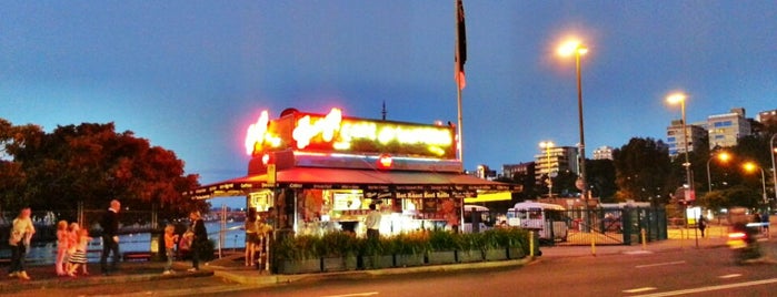 Harry's Café de Wheels is one of Где поесть Сидней.