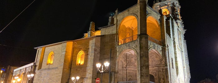 Iglesia de San Antón is one of Posti che sono piaciuti a jordi.