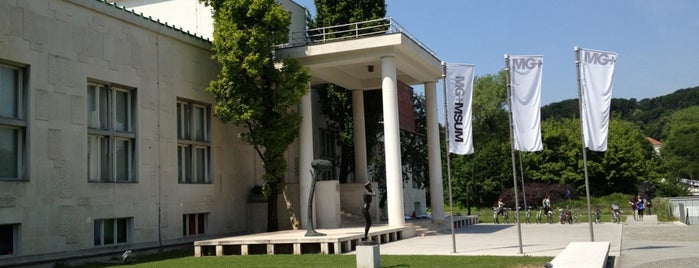 Museum für Moderne Kunst is one of Orte, die Margriet gefallen.