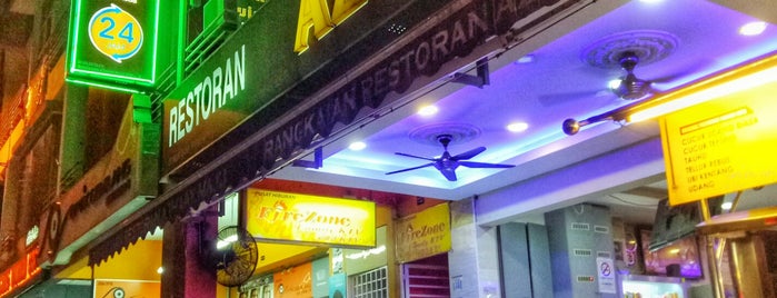 Restoran Azhaar Maju (Original Nasi Kandar Pulau Penang) is one of Locais curtidos por Nasrul.